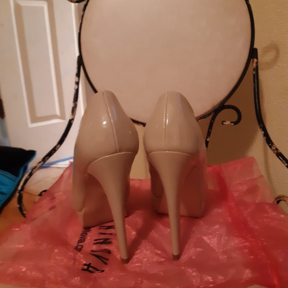 Shoes - Picture 3 of 4